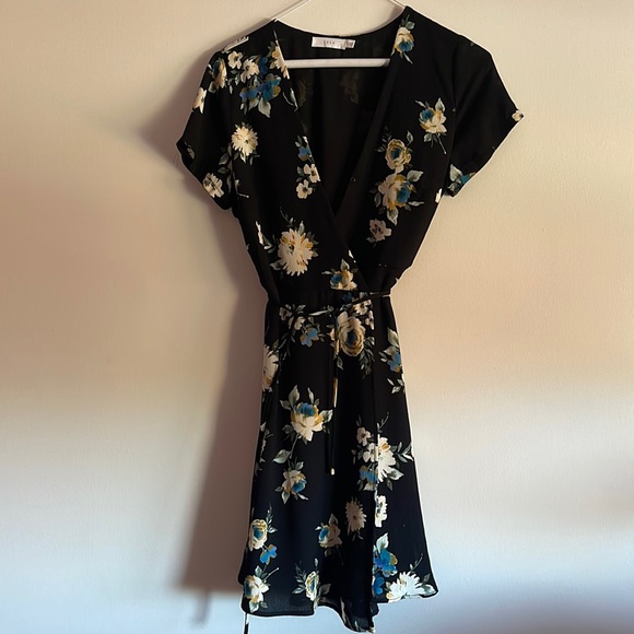 Nordstrom - Lush - Beautiful black floral dress size Small - Picture 1 of 7